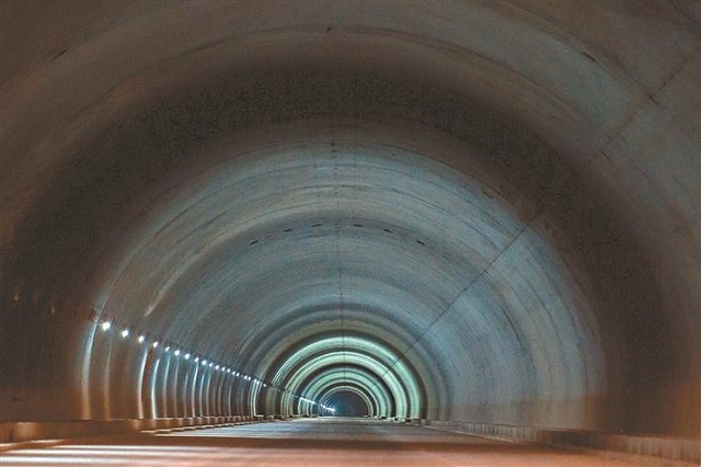 全长7.9公里的马峦山隧道已经贯通。.jpg