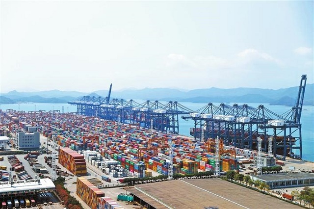 盐田港区的全面恢复对国际贸易和全球供应链的正常运作起到了重要稳定作用。.jpg