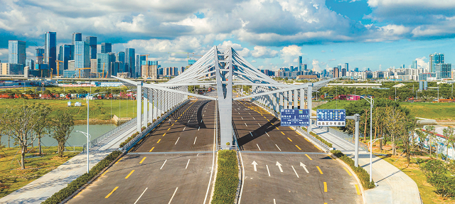 前海梦海前湾河桥（原3号景观桥）正式通车。.jpg