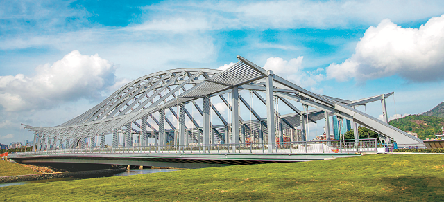 梦海前湾河桥位于梦海大道与前湾河水廊道交叉点。.jpg