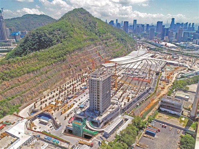 历经1300多个日夜建设，深圳在建最大地铁停车场——12号线赤湾停车场主体工程全部完工，将在今年年底与地铁12号线同步投入运营。.jpg