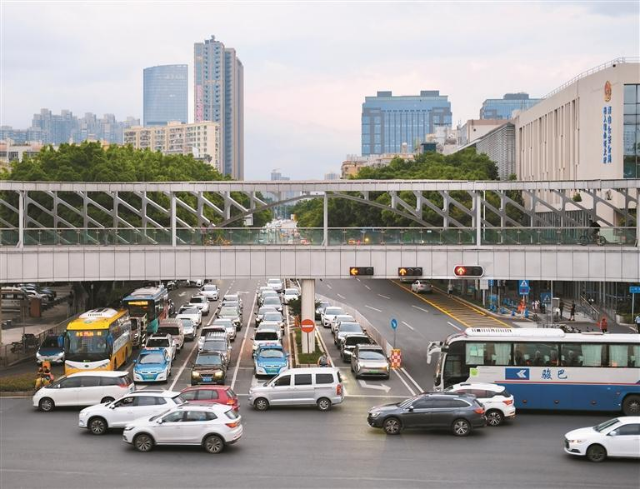 新标准将进一步推动深圳公交智能化，优化市民出行。.jpg
