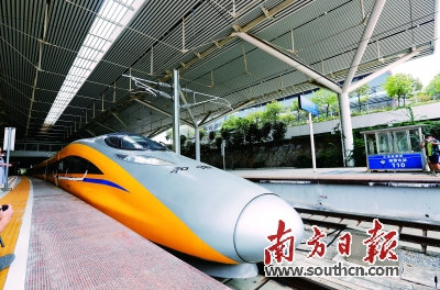 综合检测列车“黄医生”首次驶上赣深高铁。.jpg