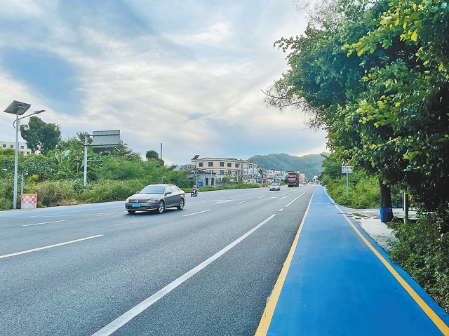 深汕大道百安路至旅社路段旧路换新颜。.jpg