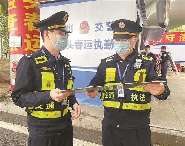 深圳市交通运输行政执法支队严抓春运安全监管执法。.jpg