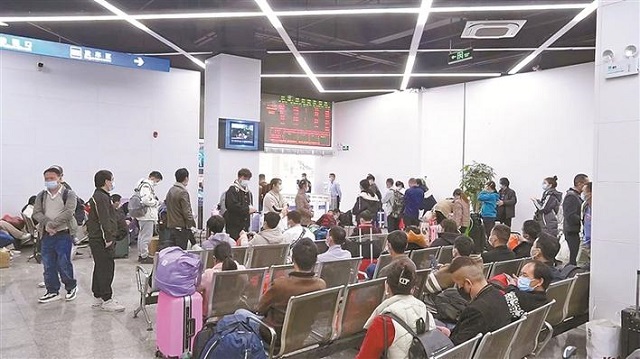 沙井中心客运站候车厅井然有序。.jpg