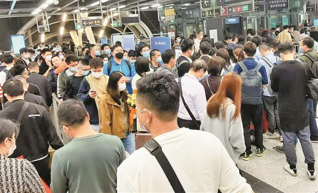 深圳地铁客流近日连创新高，整体运营安全平稳有序。.jpg