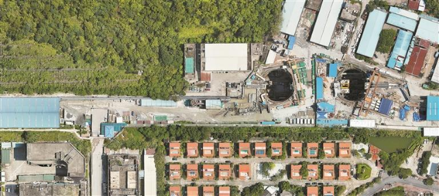 8月10日，由中交二航局承建的深惠城际大鹏支线龙坪1号工作井至龙坪2号工作井区间右线盾构隧道成功贯通。.png