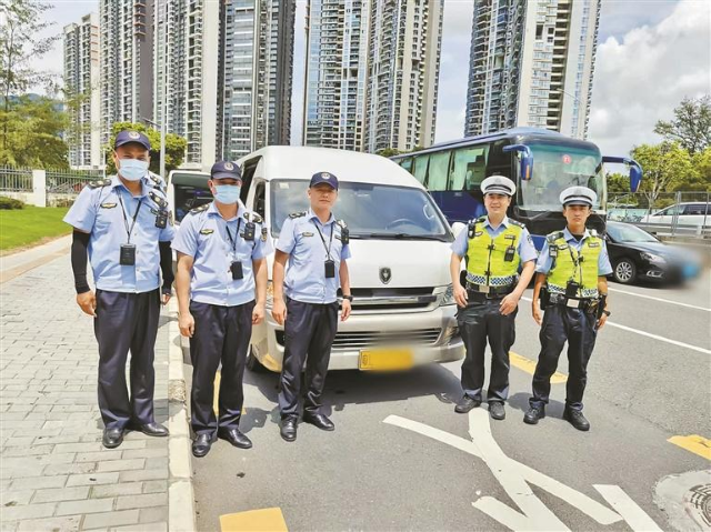 组图2：深圳市交通运输行政执法支队持续开展道路客运非法营运专项整治行动。.jpg